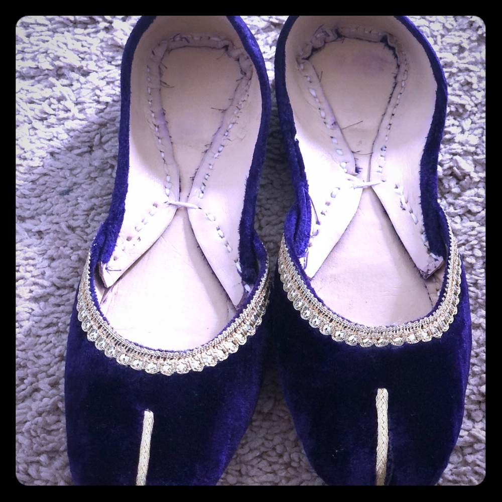 Velvet purple color khusaa (shoe)